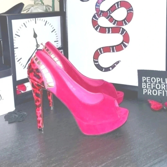 Pink suede platform red bottom pumps - Picture 3 of 8